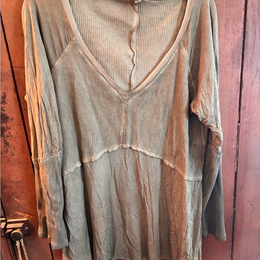 POL Sage Green V-Neck Tunic